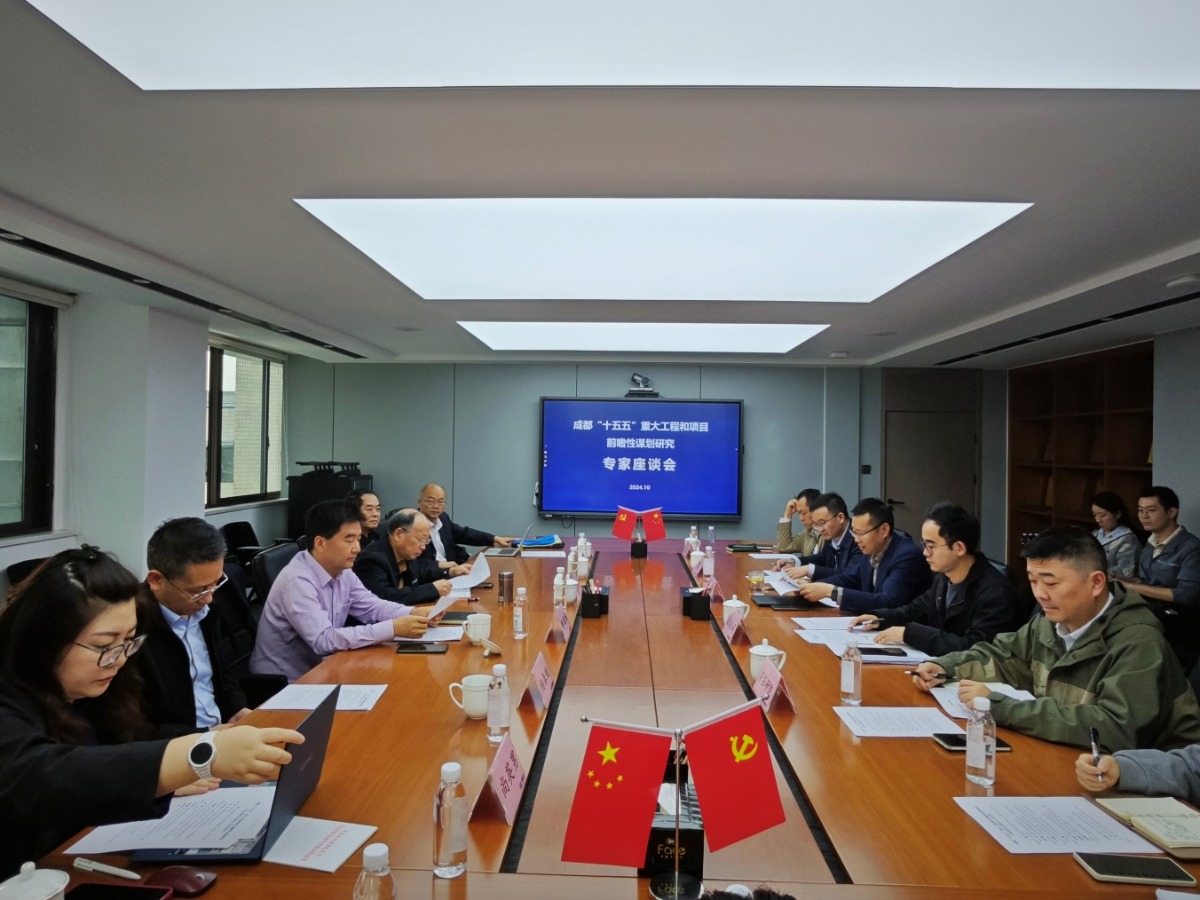 會(huì)議室里的人們

描述已自動(dòng)生成